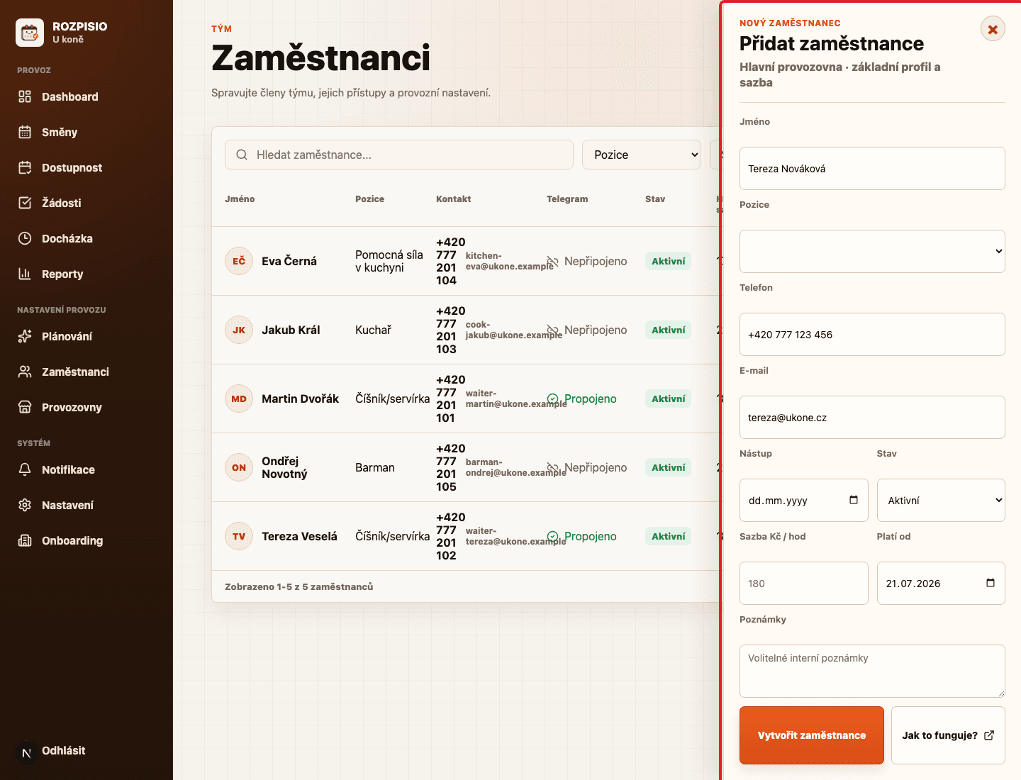 Formulář Přidat zaměstnance se základními poli zvýrazněný červeným rámečkem